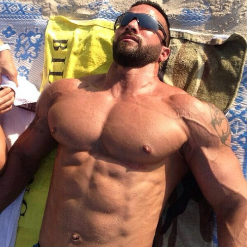 kidmusclejobber:  Love it when a guy’s nipple casts a shadow. You know damn well