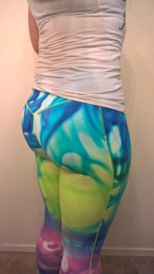 hustleformuscle:  kapot-ass-ana:  losinginches:  kapot-ass-ana:  these leggings + my ass = the perfect marriage  Bruh ! I need these leggings  Nike &lt;3 get em and we can just take matching selfie :]]]  Great leggings, great butt. Good job! :)