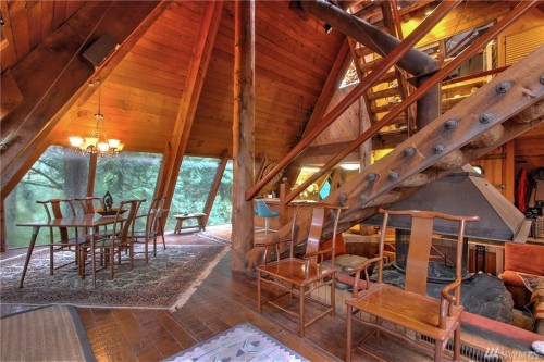 whospilledthebongwater:  lameeejaneee:  stonedscientist:  paradisiak:  househunting:  踰,000/3 brSnohomish, WA  @mistergreeenthumb  I know where I want to live  My god, this is so perfect. I would fill every room in that lovely glass house with smoke