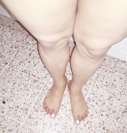 Porn gabprincess01:  My leggs and feets 👣👣👣😊😊😊🙈🙈🙈👣👣👣 photos