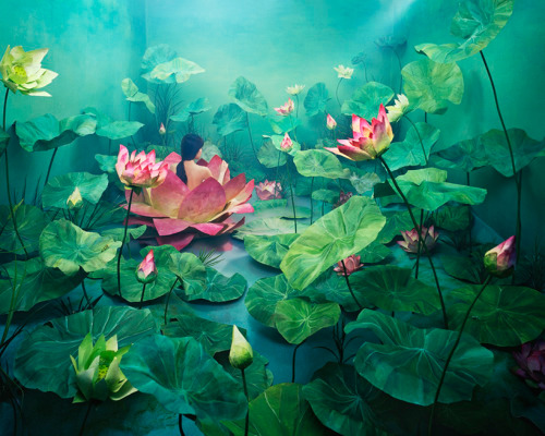 archatlas:    JeeYoung Lee Since 2007,  Lee JeeYoung shoots the invisible. Whereas traditional photography submits extracts of reality to our eyes, the artist offers excerpts from her heart, her memory, or her dreams. Restrained by the inherent limits
