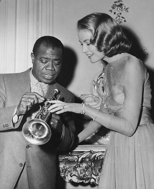 miss-marilyn-monroe:Louis Armstrong giving Grace Kelly a lesson between the scenes of High Society (