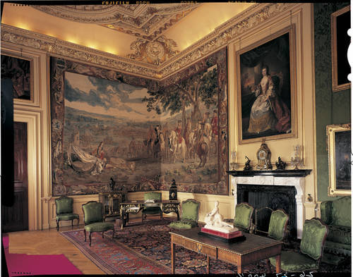 Source - http://gouk.about.com/od/thingstodo/ig/Blenheim-in-Pictures/Blenheim Place Interior