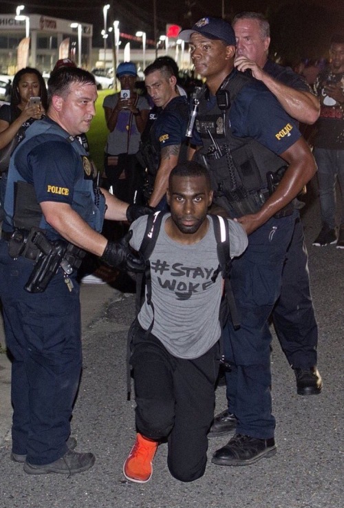 weavemama:this is such a powerful picture, Deray McKesson was arrested for peacefully protesting in 