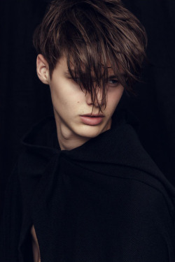 strangeforeignbeauty:  Darwin Gray | Photographed