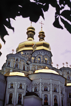 italdred:  Church of the Trinity (Kiev) - Olympus OM1n - Velvia 100F (by oscarparadela.com)