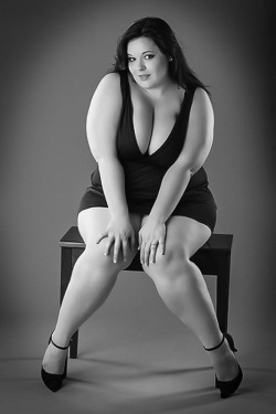 lustrousladies:  Andreas Knecht Photography  WOW !!!nWhat A Gorgeous Thick,Sexy,Stunning Woman !!!! Perfect In All Ways !!!!!