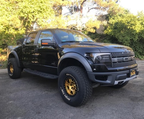 Stay Golden my friends… 😍 THANK YOU @kibbetech • #ford #raptor #fordraptor #f150 #fordf150 #svt #svtraptor #v8 #offroad #4x4 #xdiv #xdivla #xdivclothing #xdivapparel #truck #allblack #prerunner #racetruck #pma #staygolden #raptorretrofit #lights