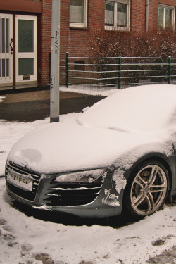italian-luxury:  Snowy Audi R8 by Justins