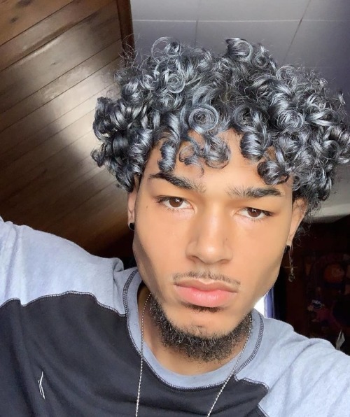 www.instagram.com/blessedwithkurls
