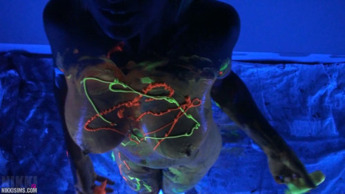 naked-teens:  Nikki Sims Black Light Body Paint 