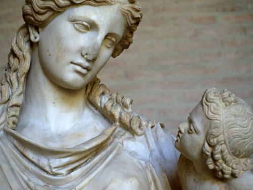 classical-beauty-of-the-past:Eirene and Plutus