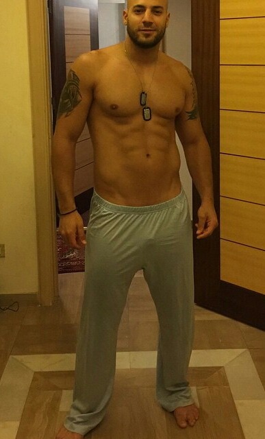 ＴＨＥ  ＪＵＩＣＹ  ＬＡＴＩＮ ＣＯＣＫＳ ＦＯＬＬＯＷ  ＭＥ
