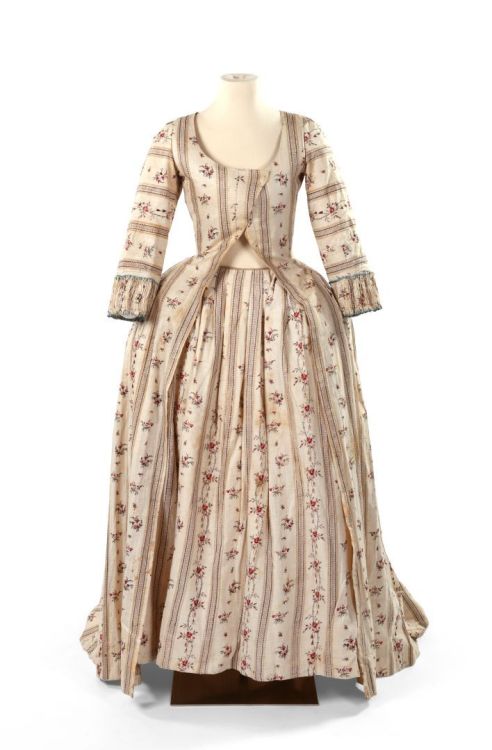 Robe à la française ca. 1785From Enchères Sadde via Interencheres