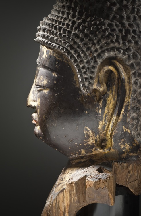 ancientart:Head of a Buddha, Japan, Heian period, made of wood, lacquer, gilt, and crystal.This larg
