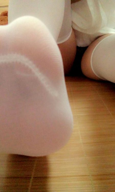 charlesll: 好多人说想舔，那就来舔吧 我要看裸足