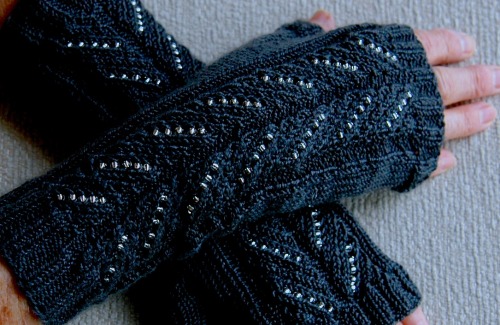 borngood:I call these my Starry Night/Blazing Sun Fingerless Gloves.  Working with beads is so 