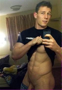 texasfratboy:  damn, this fratboy is hot!