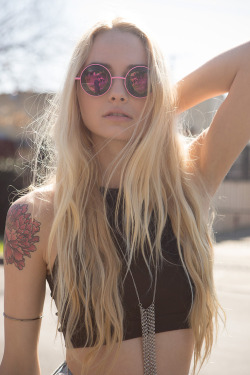 brightlightsdarkeyes:  brightlightsdarkeyes: Click for fashion, model, grunge, indie 