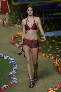 womensweardaily:  Tommy Hilfiger RTW Spring 2015 Photo by Rodin Banica Hilfiger’s proposed dress code for Glastonbury or Coachella heavily nodded at the Sixties and Seventies music scene. For More For all RTW Spring 2015