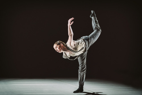 Amber Neumann in Portrait by Dana Genshaft, SFDanceworks, June 2016. © Andrew Weeks.Genshaft venture