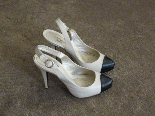 awesomeingridanetafan: beige nad black slingback pumps