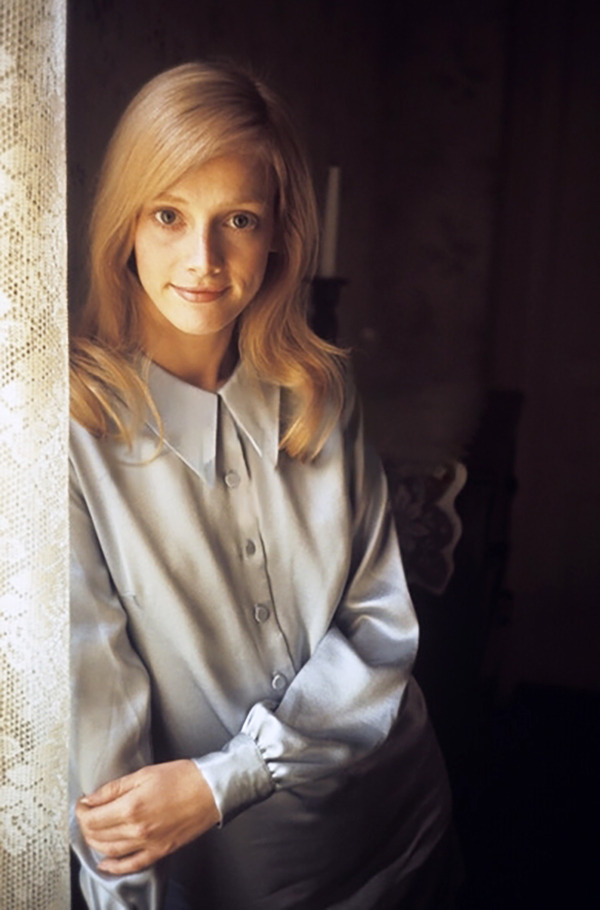 Sondra Locke photographed photographed by Bob Willoughby, 1967.