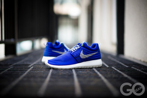 sneakerphotogrvphy:  Nike Rosherun Dynamic Flywire in Hyperblue by seango on Flickr. 