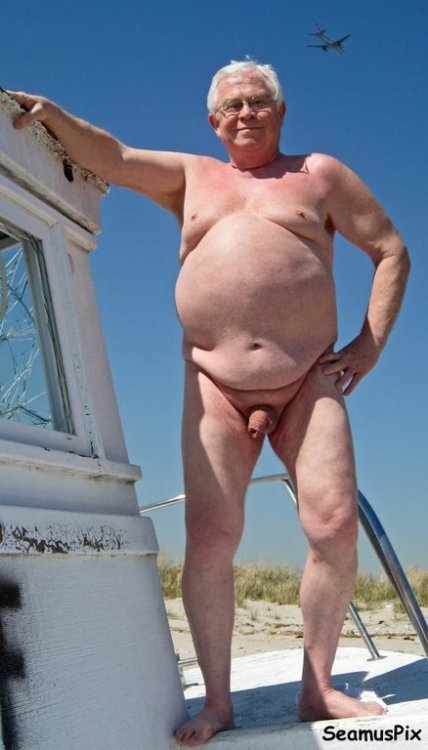 fontelino10:  nizar89:  johnharrisson27:  Beautiful sex man, Love to have it off with him.  Lovely daddy you want company  q gostoso