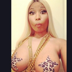 big-teen-tits:  Nicki Minaj on twitter