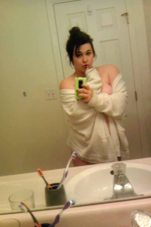 cutehippystonerchick:  im chubby, i accept adult photos