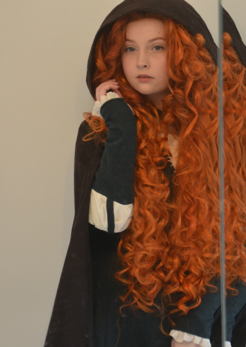 jensenskaggles:  doxiequeen1:  Put the costume, wig, and makeup on all together for the first time! I think next time i’ll use more blush, but for the most part i’m happy with it. I didn’t do much, it’s just foundation and a bit of bronze eyeliner