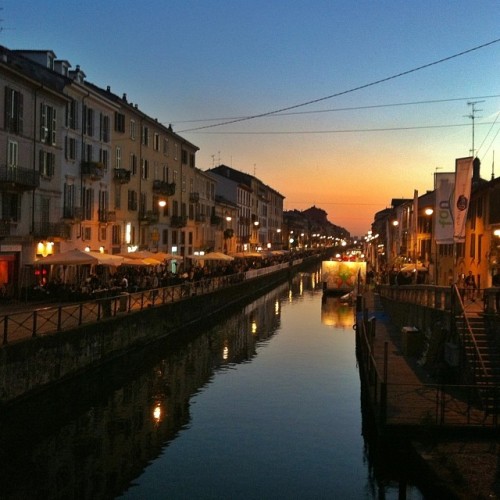 epicfrail:  Navijji 🍺🍷🍹🍻🍸 #fuorisalone #milano (presso Naviglio Grande) 