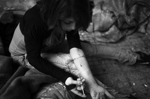 fotojournalismus:  Athens, city of shadows by Enri Canaj (via elisebrown) 