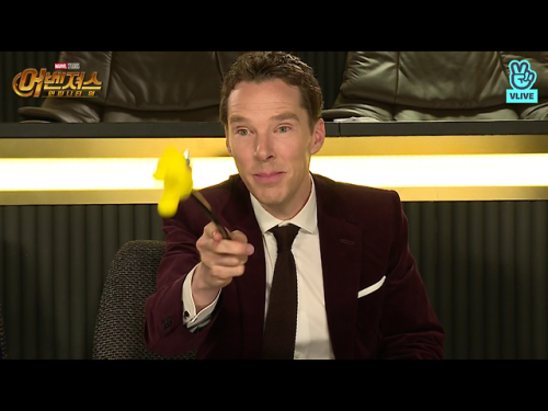 221bcumberb:My screencaps of the Interview - part 1BENEDICT’S FACE OMG HE IS SO ADORABLE