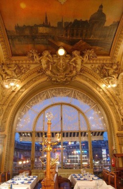 audreylovesparis:  Paris restaurant “Le Train Bleu”