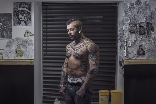 yeahhbitchscience:  huffpostarts:  Striking photos of inked individuals who proudly don face tatoos  Wooo. The 2nd guy here is Scottish :) lives in my city. 