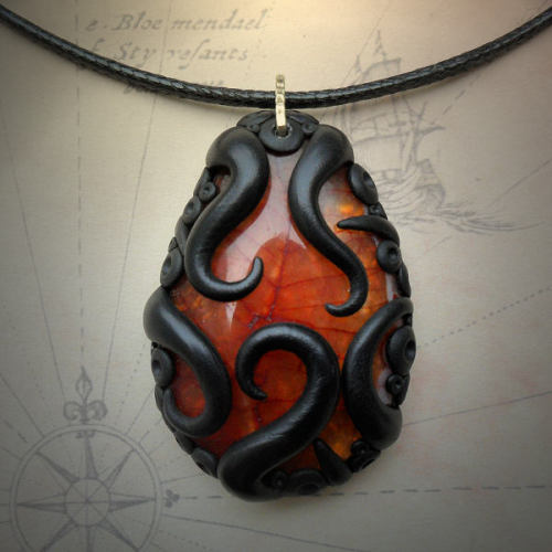 lindsaylately:  cthulhu-jewellery:My tentacled agate and labradorite necklaces http://www.cthulhujewellery.com cthulhu-jewellery:  My tentacled agate and labradorite necklaces http://www.cthulhujewellery.com