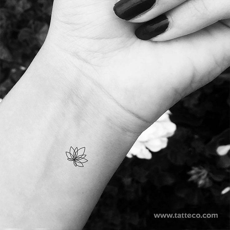 Pequeños Tatuajes — Tatuaje temporal de una flor de loto minimalista,...