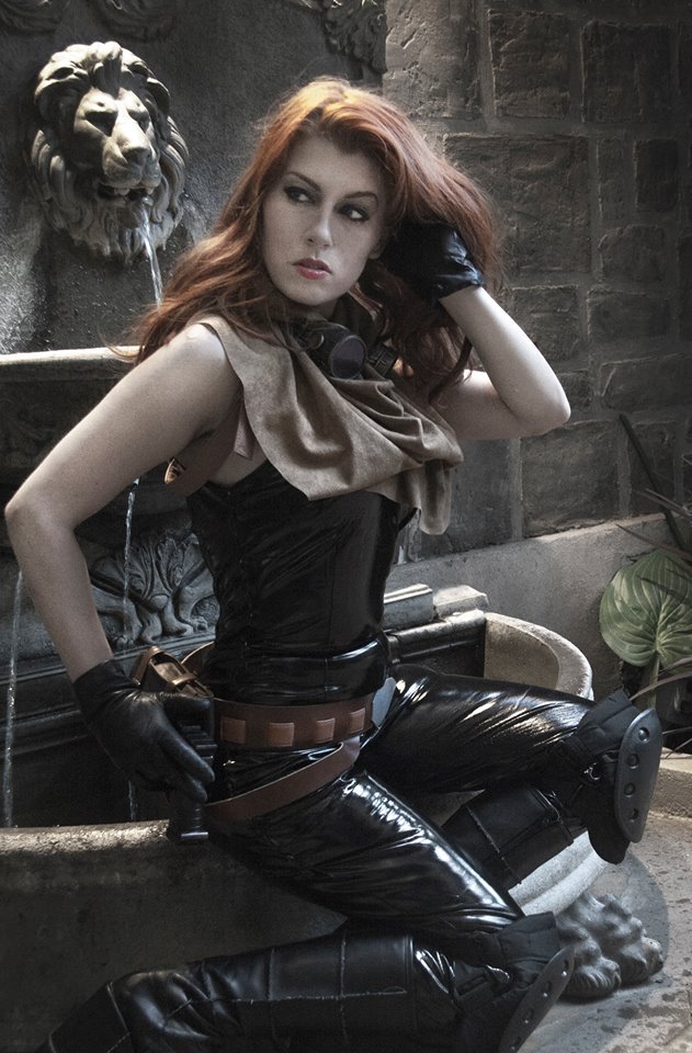 turner-d-century:  capncarrot:  Mara Jade Skywalker by Queen Azshara Cosplay  https://www.facebook.com/Queen-Azshara-Cosplay/