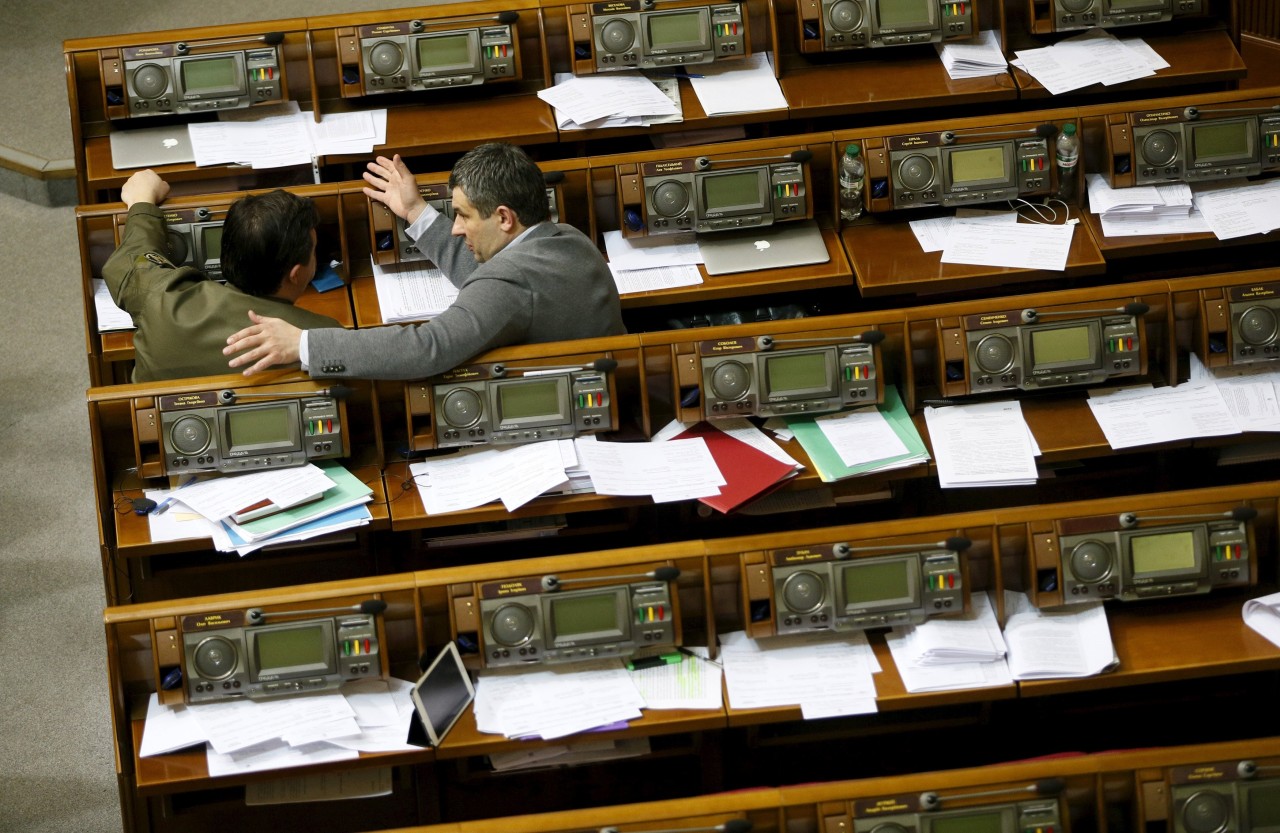 Yulia Timoshenko anuncia la salida de su partido de la coalición del Gobierno ucraniano, que superó ayer una moción de censura en el Parlamento de Ucrania.“El grupo parlamentario Batkivshina ha tomado esta mañana la única decisión posible: abandonar...