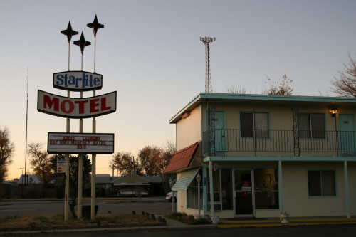 the-torn-up-road:starlite motel