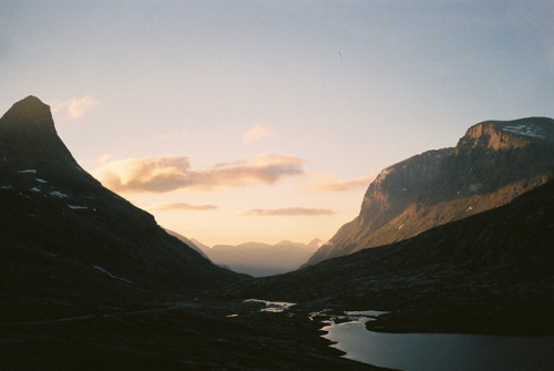 ohh-c0mely: Norge by shaun.flint on Flickr.