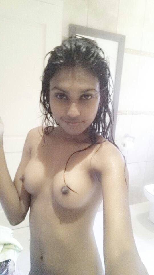 desi-baba:  Indian Hottie Showing her Sexy Body