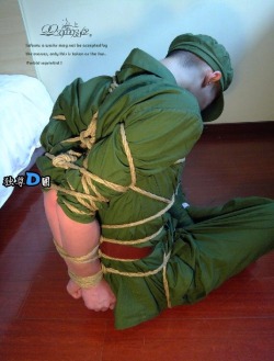 boundboiz:  Nice tight ropes, cute boy… 