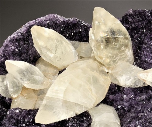 bijoux-et-mineraux:Calcite on Amethyst - Artigas, Uruguay