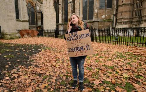 legiont: iamjalisaelite: micdotcom: Hundreds stage “face-sit in” outside parliament to protest ne