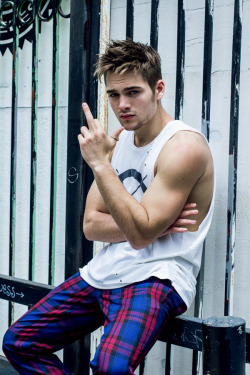 meninvogue:  Dylan Sprayberry 