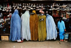 tonguedepressors:  Steve McCurry  Kabul, Afghanistan, 1992 