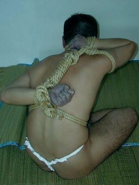 bondagecontrol:  A prime example of someone who doesn’t know the first thing about safe rope bondage technique. When blood pools in mass areas like this subs hands, you run the risk of causing a heart attack if the ropes are released quickly. Idiots.